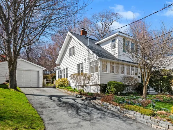 12 Banook Ave, Halifax, NS B3A 2L4