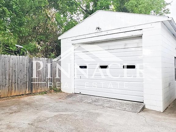 3rd image of 4725 Oxford St