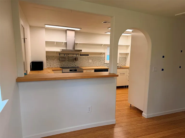 1182 Pandora St — Photo 10