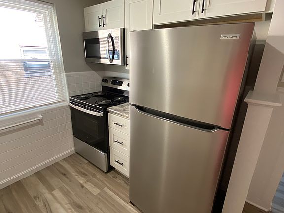 4th image of 3055 Glenmore Ave APT 2