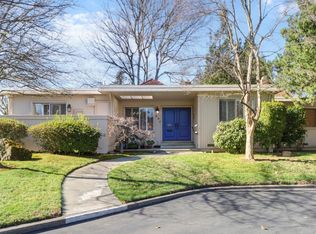 907 Commons Dr, Sacramento, CA 95825