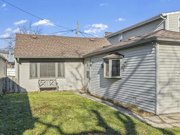 6808 W Forest Preserve Dr, Harwood Heights, IL 60706