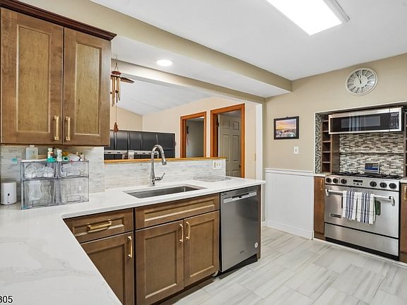 3rd image of 267 Kings Rd