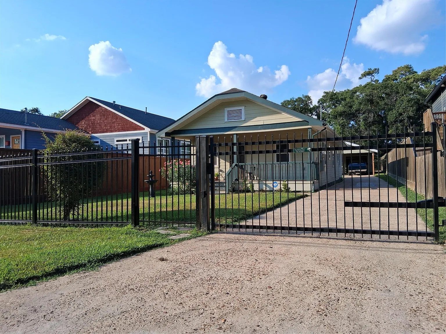 3 bed, 2.0 bath, 1300 sqft, $2,450 — Photo 2