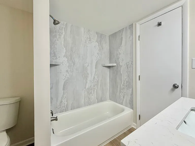 Sherwood Forest Apartments — Photo 17