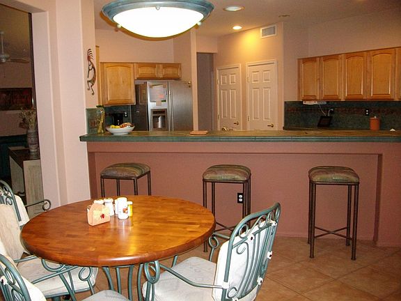 Eat-in Kitchen