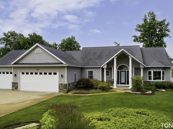 4660 Leighton Lakes Dr, Wayland, MI 49348
