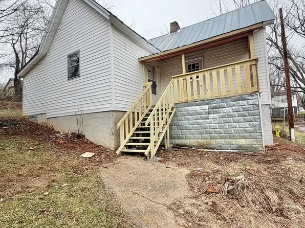 735 Rahlway St, Martinsville, VA 24112