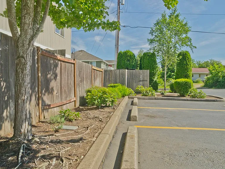 205 Green Ln — Photo 20