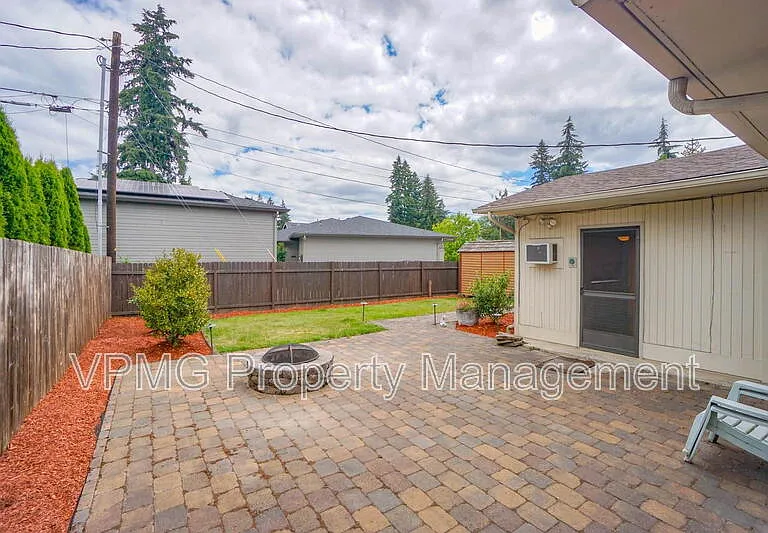 705 NE 94th Ave — Photo 30