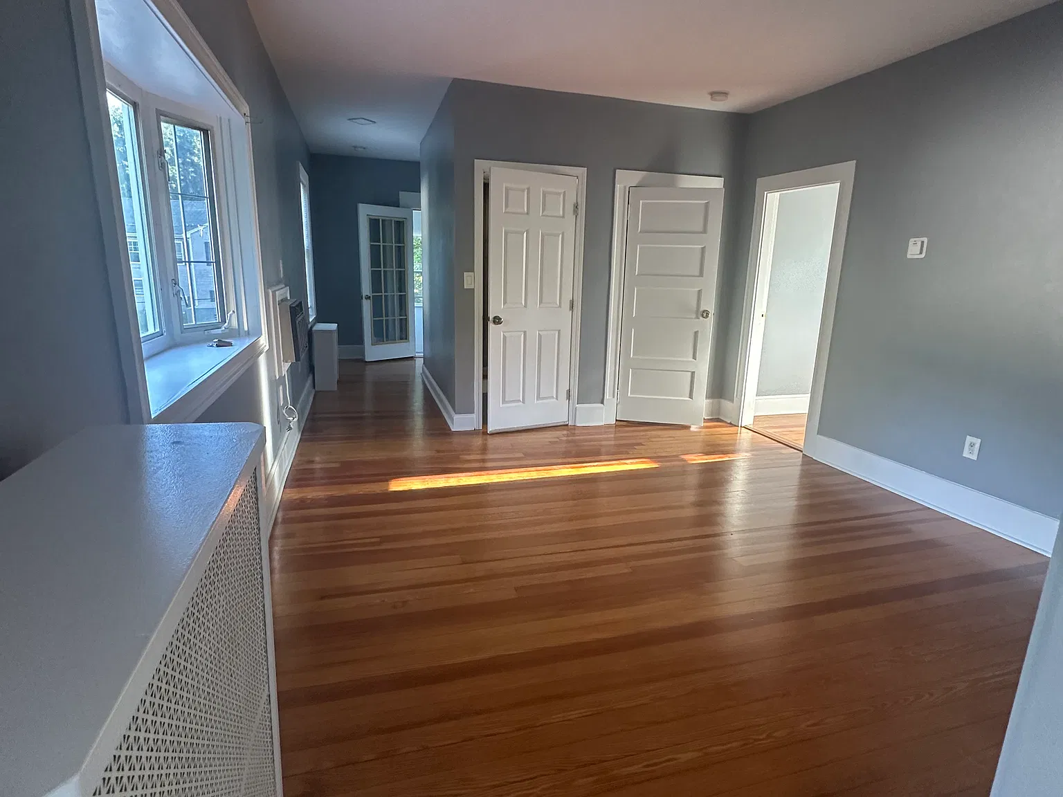 3 bed, 1000 sqft, $3,000 — Photo 3