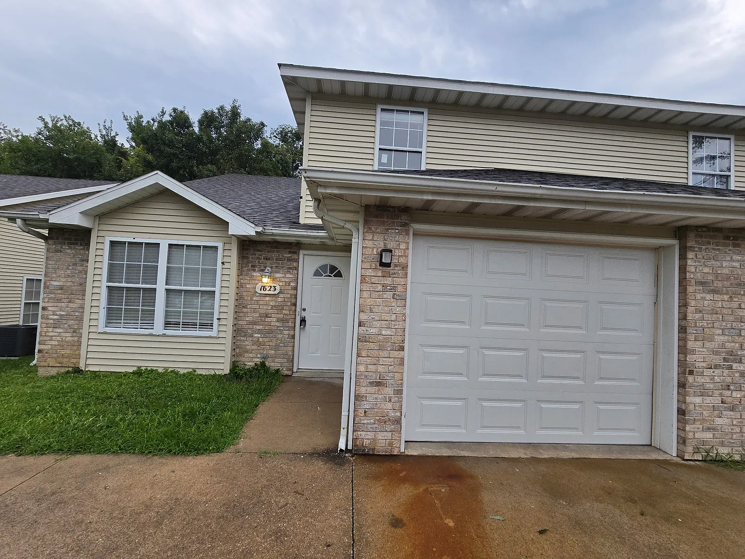 4 bed, 1380 sqft, $1,400 — Photo 1