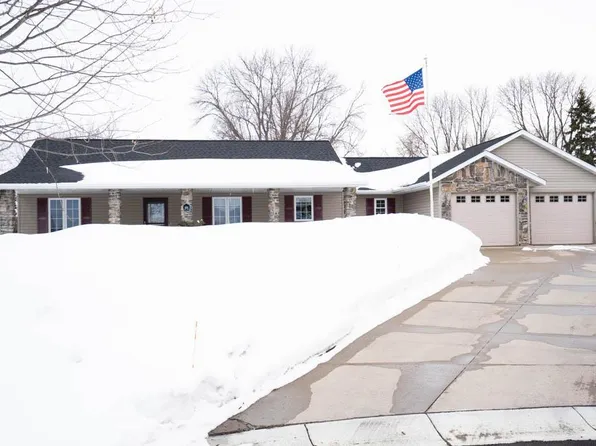 429 Lake Ct, Winsted, MN 55395