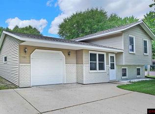 1305 5th St NW, Waseca, MN 56093