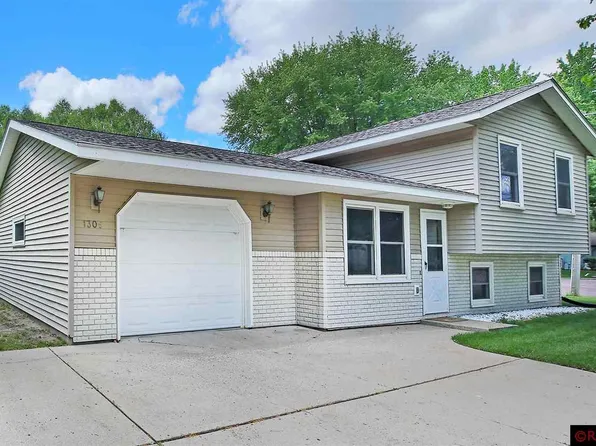 1305 5th St NW, Waseca, MN 56093