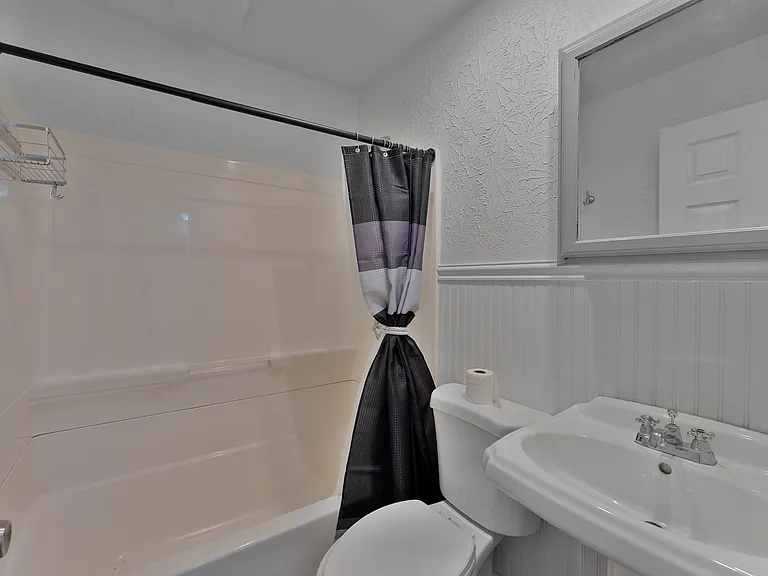 1539 Weston Ave — Photo 14