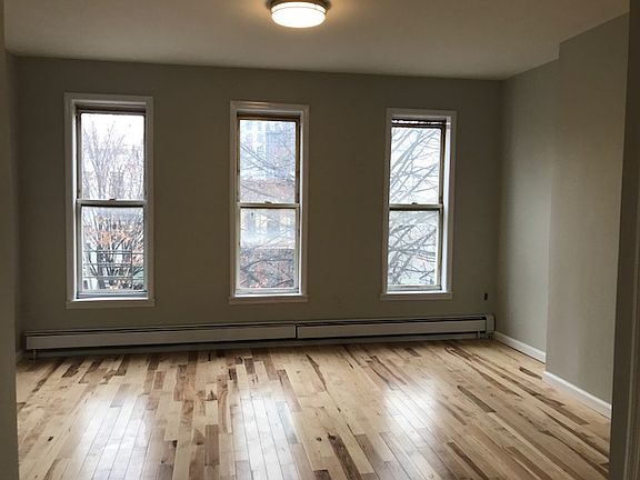 5th image of 40 Buffalo Ave