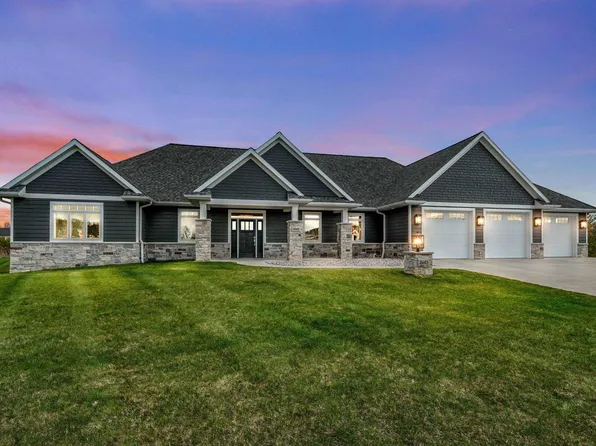 2685 Creekwood Cir, Green Bay, WI 54311