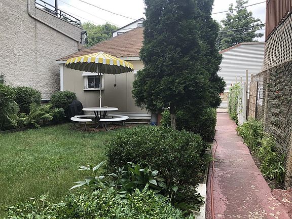 3rd image of 1810 W Belmont Ave