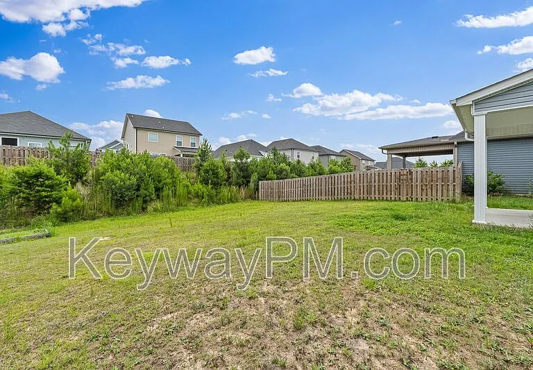 585 Hampton Dr — Photo 30