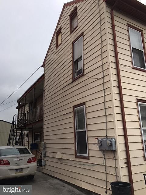 2nd image of 634 Walnut St