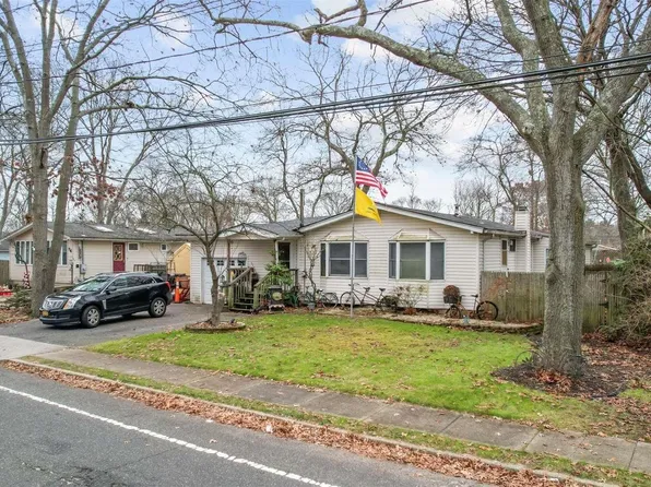 78 Division Street, Holtsville, NY 11742