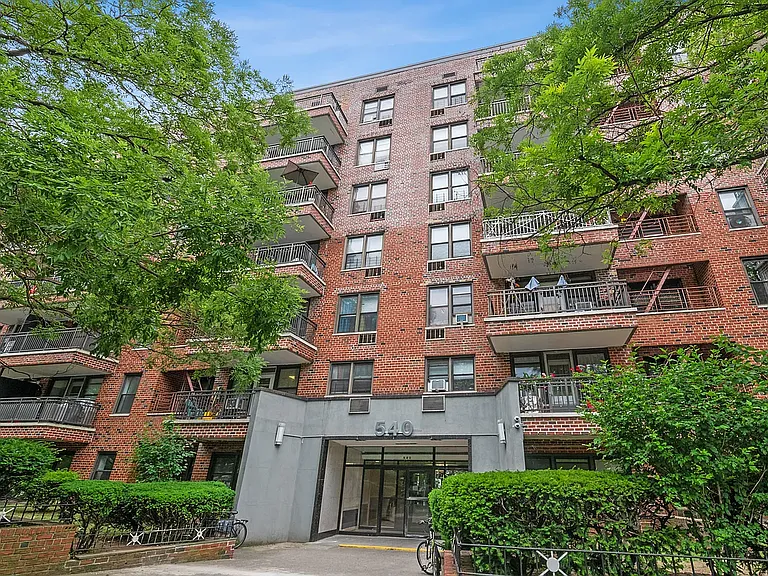 540 Ocean Pkwy #310 — Photo 9