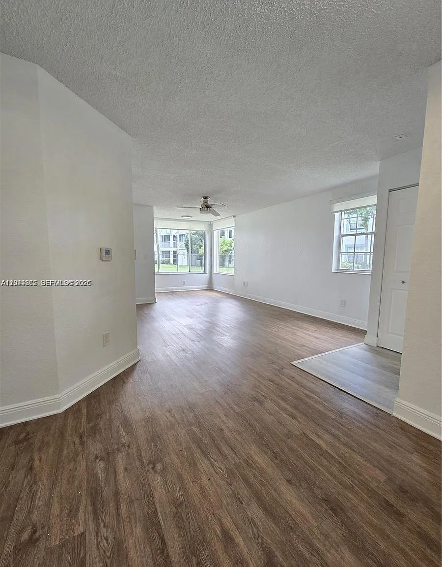 Lakeview Club Condo — Photo 4