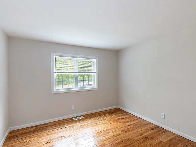 2BR, 1BA (830sqft) - Bedroom (Newport)