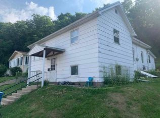 1020 Davidson St, Savanna, IL 61074