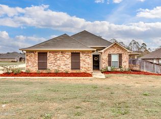 730 Sawgrass Lakes Dr, Brandon, MS 39042