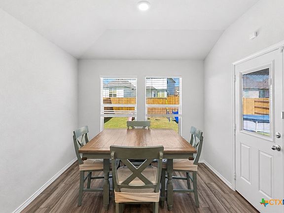 4th image of 165 Hugh Dr