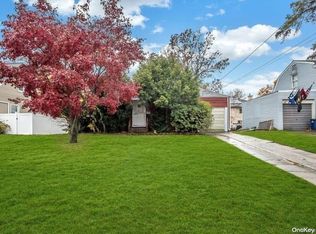 29 Avon Rd, Hewlett, NY 11557