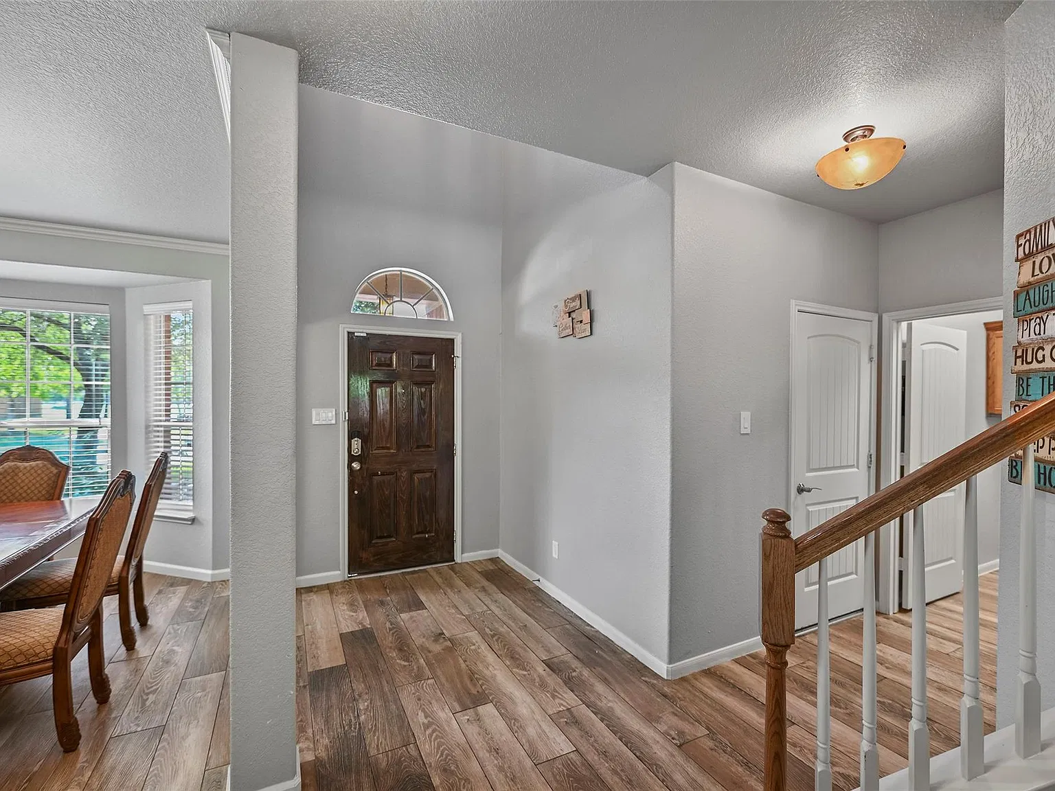 4 bed, 2.5 bath, 2306 sqft, $2,500 — Photo 4