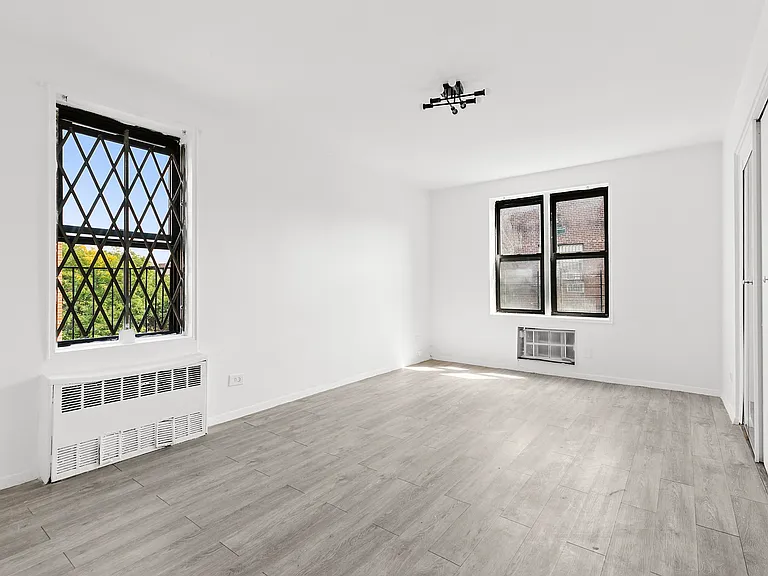 665 Thwaites Pl #6T — Photo 5