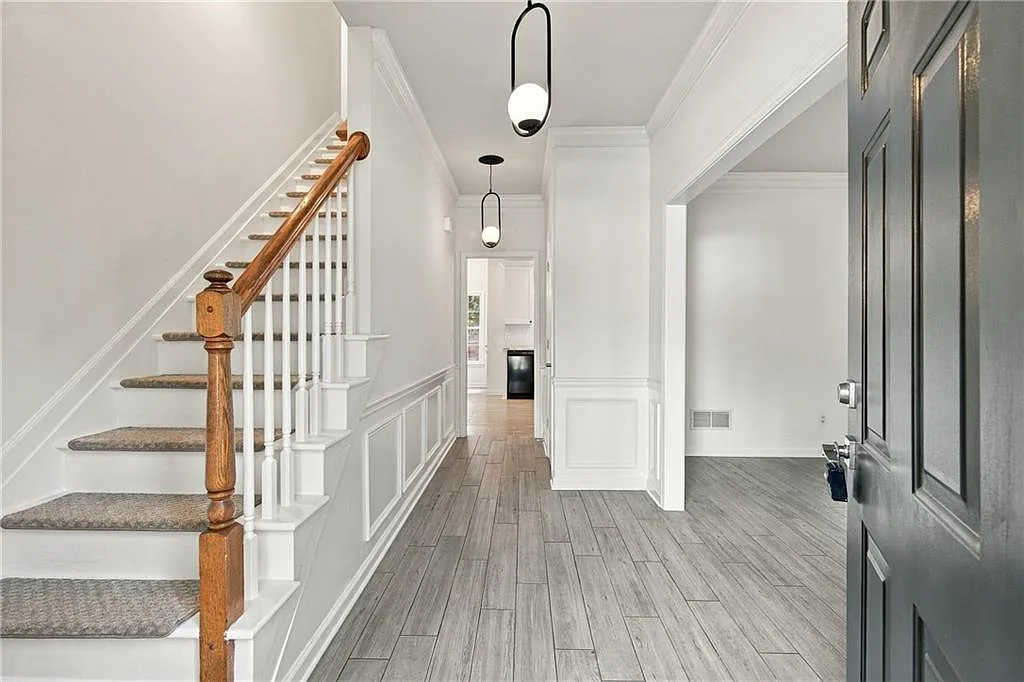 4 bed, 2.5 bath, 2382 sqft, $3,800 — Photo 3
