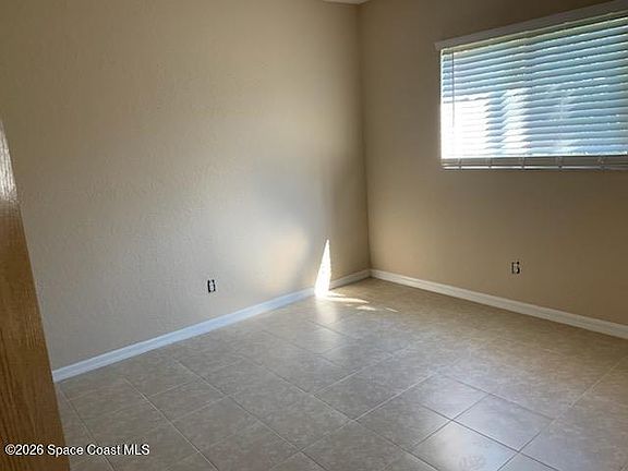 5th image of 1602 University Ln APT 1303