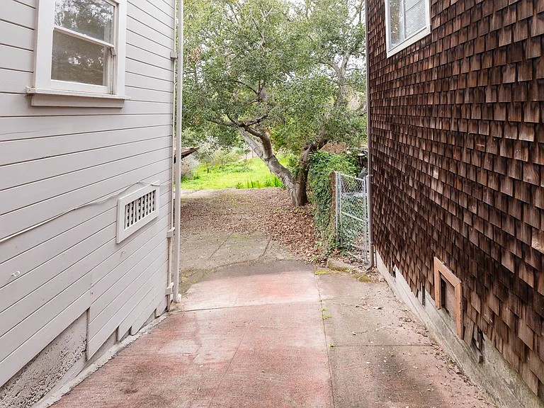 373 Moraga Ave — Photo 52