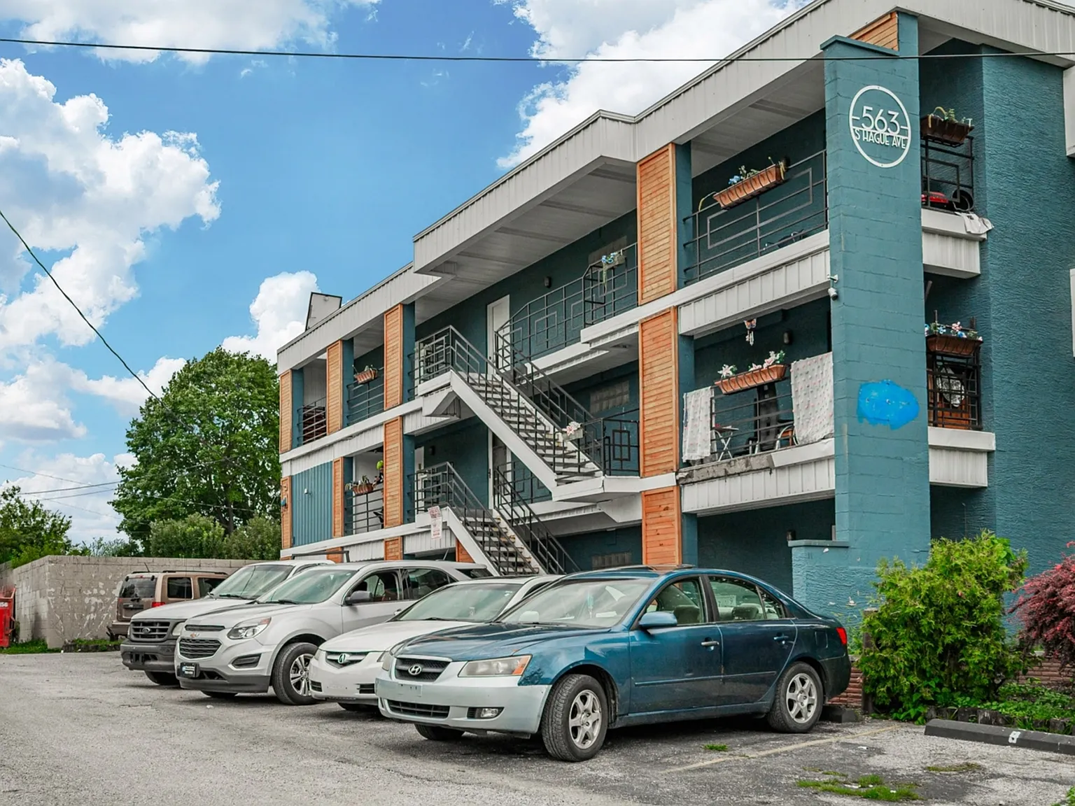 563 S Hague Ave — Photo 4