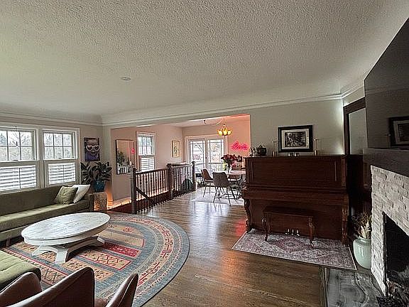 4th image of 2830 SW Taylors Ferry Rd