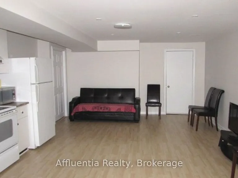 132 Oakborough Dr — Photo 2