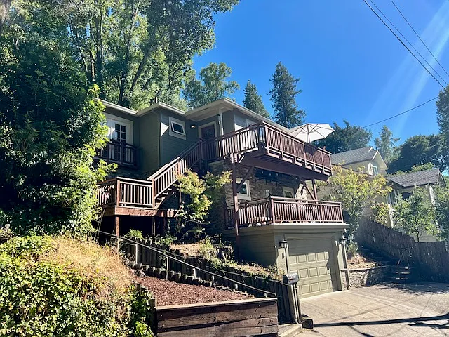 367 Forrest Ave #B — Photo 1