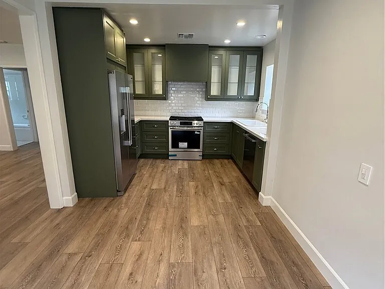 2828 Hermosa Ave — Photo 2