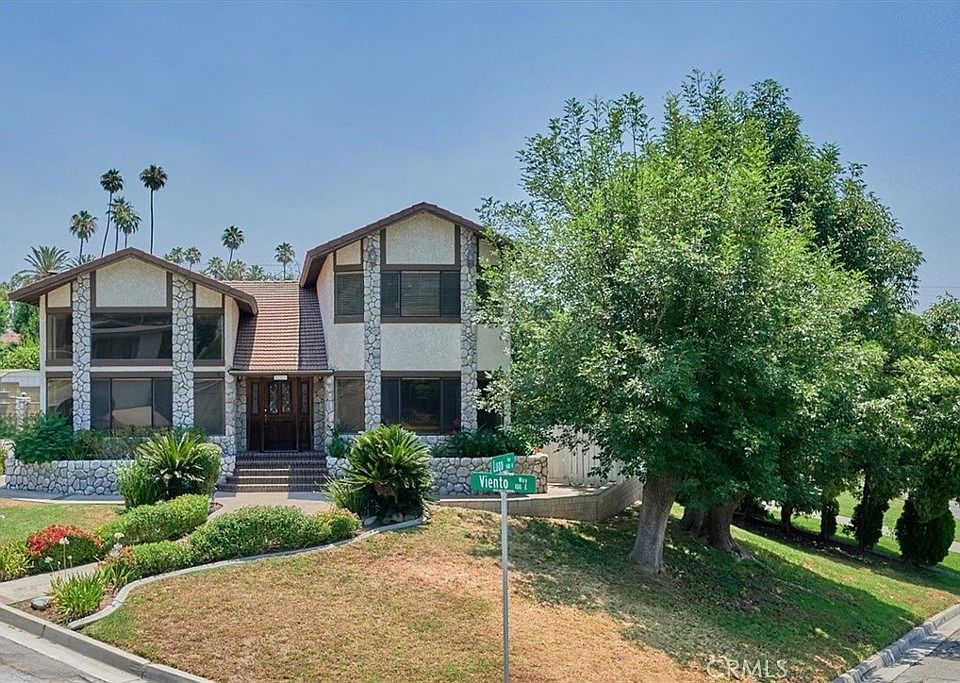 1st image of 135 Viento Way