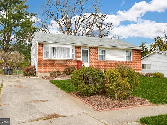 3rd image of 214 Parkholme Cir