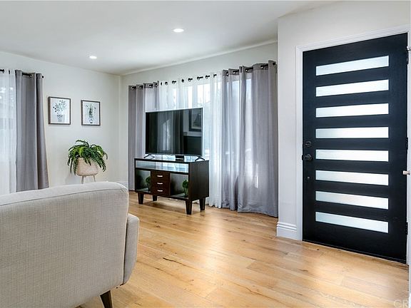 4th image of 5716 Mammoth Ave