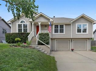 511 NE Fox Trail Dr, Blue Springs, MO 64014