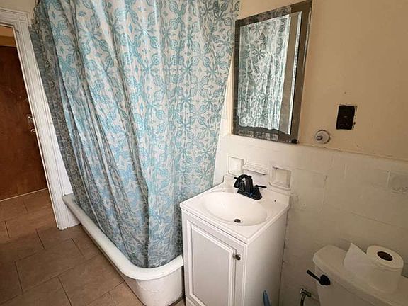5th image of 894 Kennedy Blvd #45