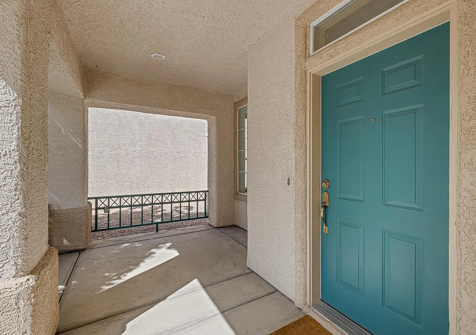 4 bed, 2.5 bath, 1708 sqft, $2,595 — Photo 2