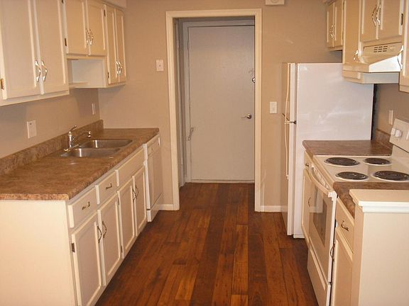 4th image of 5066 Grover St APT 3